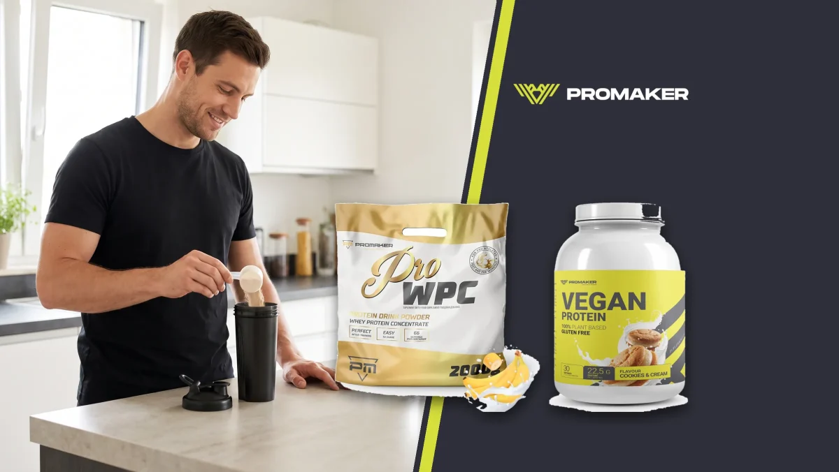 Odżywki białkowe: mężczyzna w jasnej kuchni wsypuje porcję białka do shakera po treningu, obok produkty Promaker
