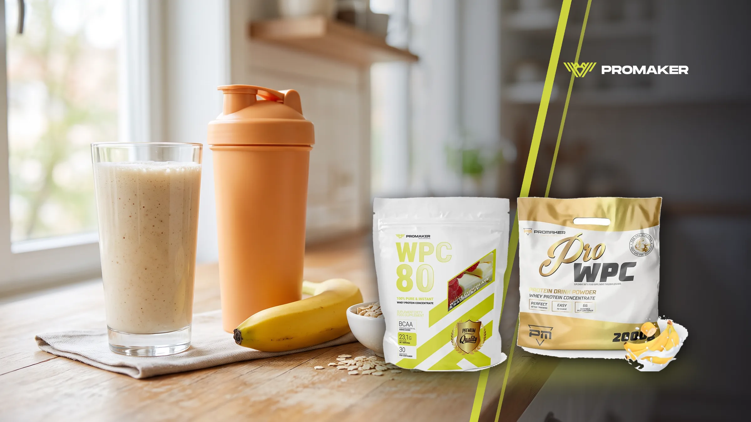 Szklanka gęstego shake bananowo-owsianego obok pomarańczowego shakera, banana i miseczki płatków owsianych na kuchennym blacie; z prawej odżywki Gold WPC80 i Pro WPC Promaker